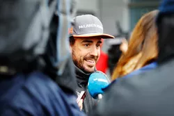 Fernando Alonso, McLaren, avec les médias