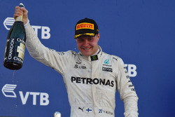 Le vainqueur Valtteri Bottas, Mercedes AMG F1