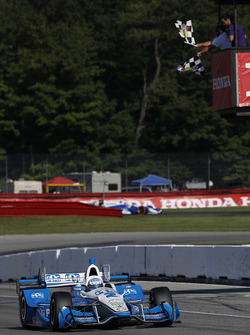 Josef Newgarden, Team Penske Chevrolet takes the checkered flag and win