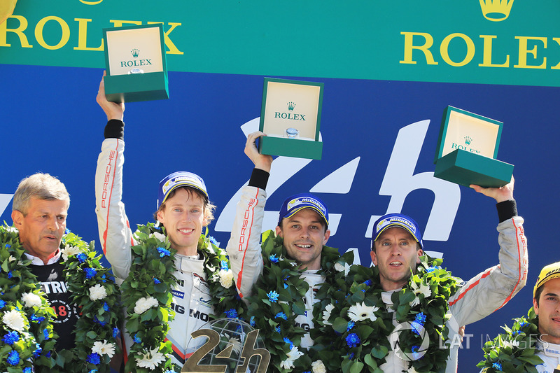 Podio: i vincitori della gara Timo Bernhard, Earl Bamber, Brendon Hartley, Porsche Team