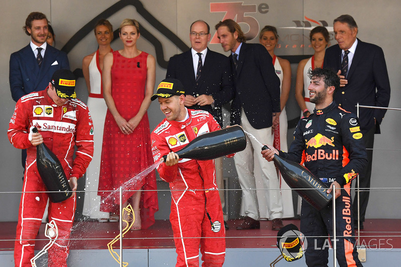 Il vincitore della gara Sebastian Vettel, Ferrari, il secondo classificato Kimi Raikkonen, Ferrari, il terzo classificato Daniel Ricciardo, Red Bull Racing