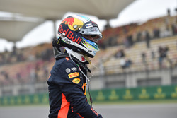 Даніель Ріккардо, Red Bull Racing, зупинився на трасі