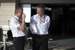 Simon Cole, Mercedes AMG F1 ingeniero jefe de pista y James Allison, Director técnico de Mercedes AMG F1