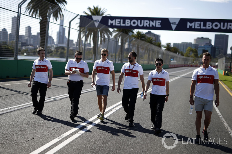 Marcus Ericsson, Alfa Romeo Sauber F1 Team walks the track