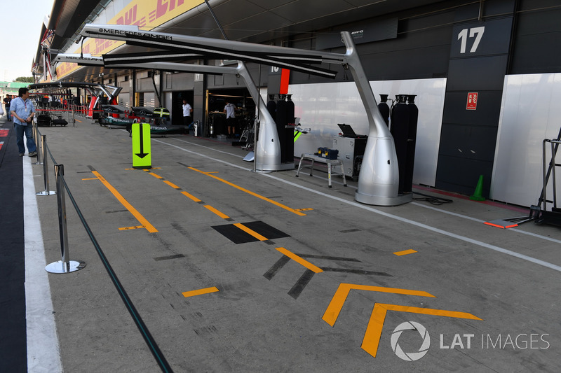 Mercedes AMG F1, area pit stop