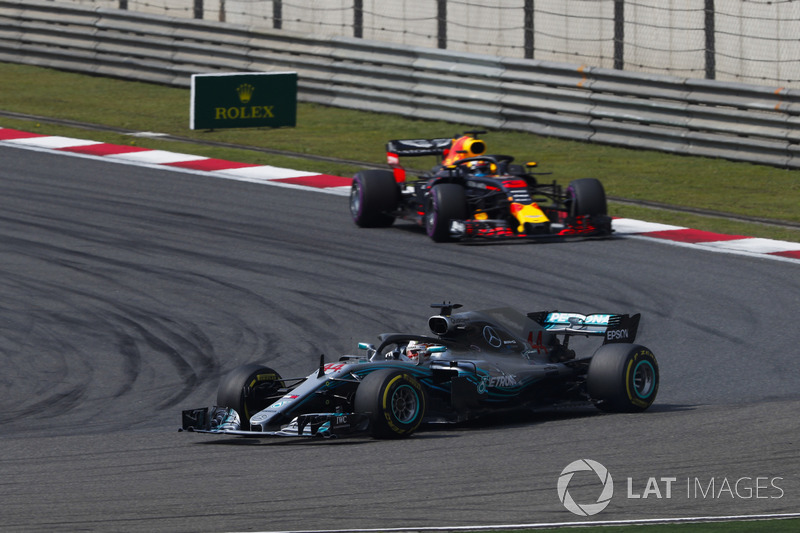 Lewis Hamilton, Mercedes AMG F1 W09, leads Daniel Ricciardo, Red Bull Racing RB14 Tag Heuer