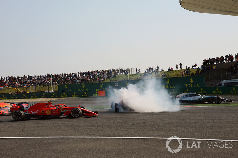 Max Verstappen, Red Bull Racing RB14 and Sebastian Vettel, Ferrari SF71H clash as Kimi Raikkonen, Ferrari SF71H and Lewis Hamilton, Mercedes-AMG F1 W09 EQ Power+ pass