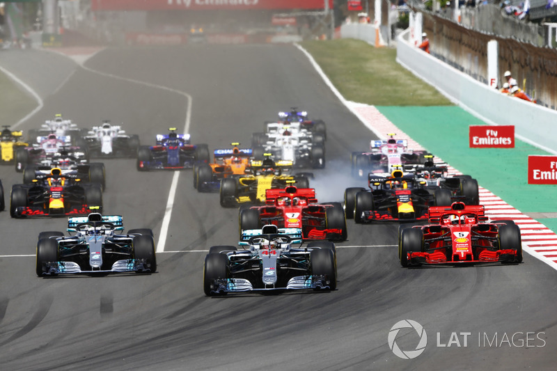 Start: Lewis Hamilton, Mercedes AMG F1 W09, leads Valtteri Bottas, Mercedes AMG F1 W09, Sebastian Vettel, Ferrari SF71H, Kimi Raikkonen, Ferrari SF71H, Max Verstappen, Red Bull Racing RB14 and the rest of the pack