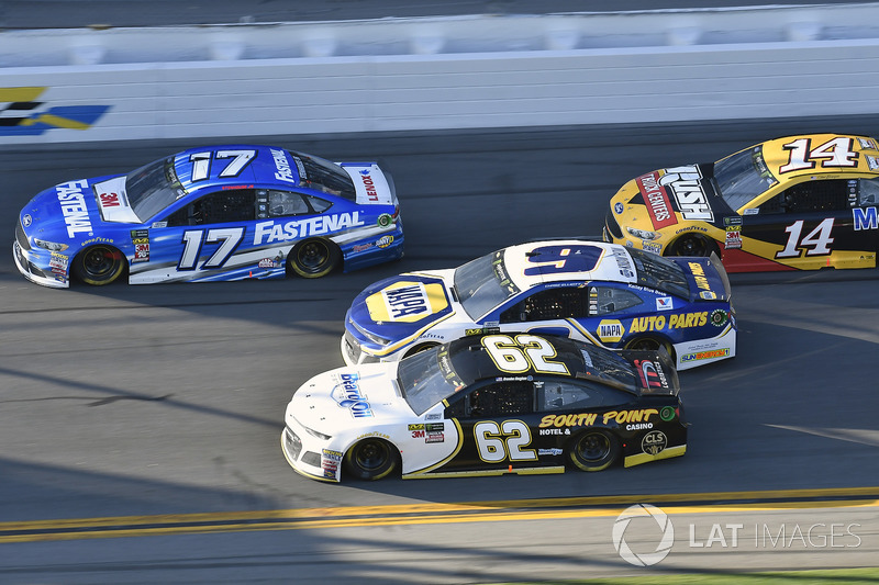 Ricky Stenhouse Jr., Roush Fenway Racing Ford Fusion, Brendan Gaughan, Beard Motorsports Chevrolet C