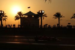 Sebastian Vettel, Ferrari SF70H saca chispas