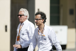 Charlie Whiting, FIA Delegesi ve Laurent Mekies, FIA Güvenlik Direktörü