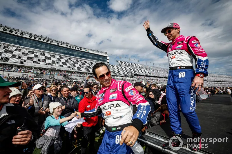 #60 Meyer Shank Racing w/ Curb Agajanian Acura ARX-06: Helio Castroneves