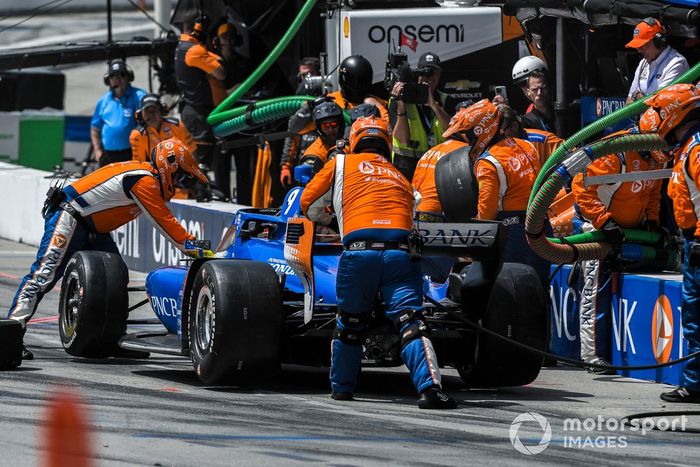 Scott Dixon, Chip Ganassi Racing Honda, pit stop