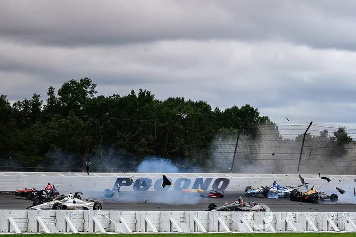 Robert Wickens, Schmidt Peterson Motorsports Honda, James Hinchcliffe, Schmidt Peterson Motorsports Honda, Ryan Hunter-Reay, Andretti Autosport Honda, Pietro Fittipaldi, Dale Coyne Racing Honda, choque