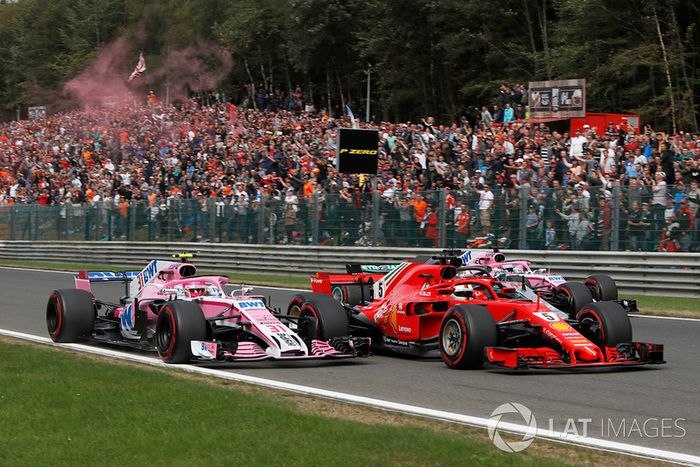 Esteban Ocon, Racing Point Force India VJM11, Sebastian Vettel, Ferrari SF71H, Lewis Hamilton, Mercedes AMG F1 W09 y Sergio Perez, Racing Point Force India VJM11 al inicio