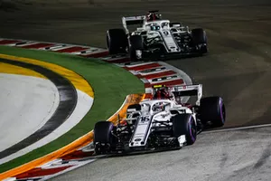 Charles Leclerc, Sauber C37 et Marcus Ericsson, Sauber C37 