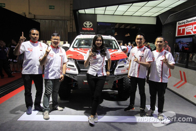 Pembalap Toyota Team Indonesia: Harri Darma Manoppo, Anjasara Wahyu, Alinka Hardianti, Demas Agil, Adrianza Yunial,