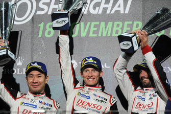Les vainqueurs : #7 Toyota Gazoo Racing Toyota TS050: Mike Conway, Kamui Kobayashi, Jose Maria Lopez