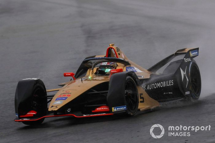 Jean-Eric Vergne, DS TECHEETAH, DS E-Tense FE19  con las nuevas luces LED azules del Halo, en modo ataque