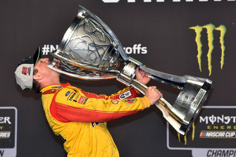 Joey Logano, Team Penske, Ford Fusion Shell Pennzoil celebrates his Championship