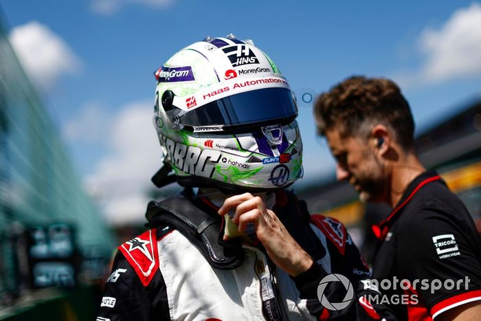 Nico Hulkenberg, Haas F1 Team, en la parrilla de salida