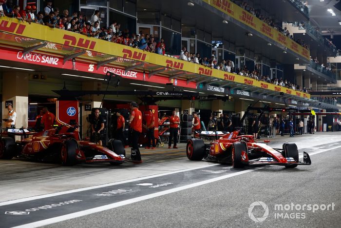 Charles Leclerc, Ferrari SF-24, Carlos Sainz, Ferrari SF-24, sale del garaje