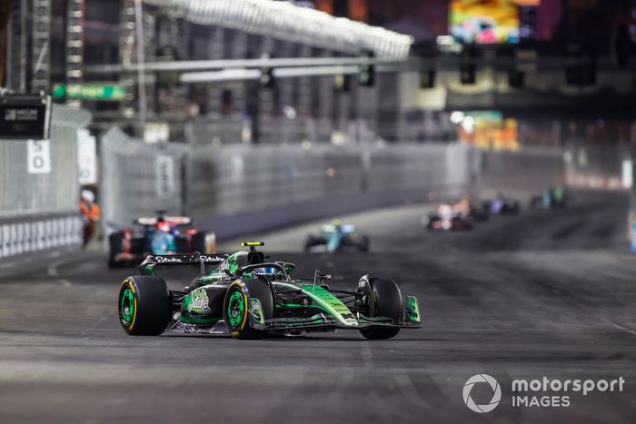 Zhou Guanyu, Stake F1 Team KICK Sauber C44  