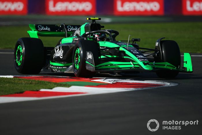 Zhou Guanyu, Stake F1 Team KICK Sauber C44