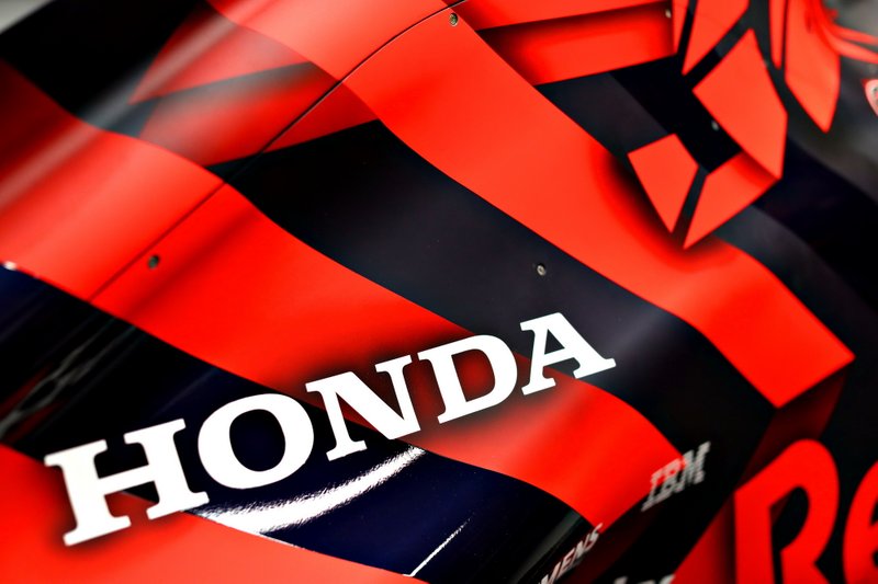 Dettaglio del logo Honda sulla Red Bull Racing RB15