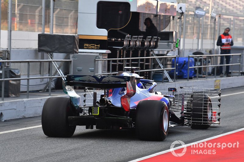 Alex Albon, Scuderia Toro Rosso STR14 with aero sensors