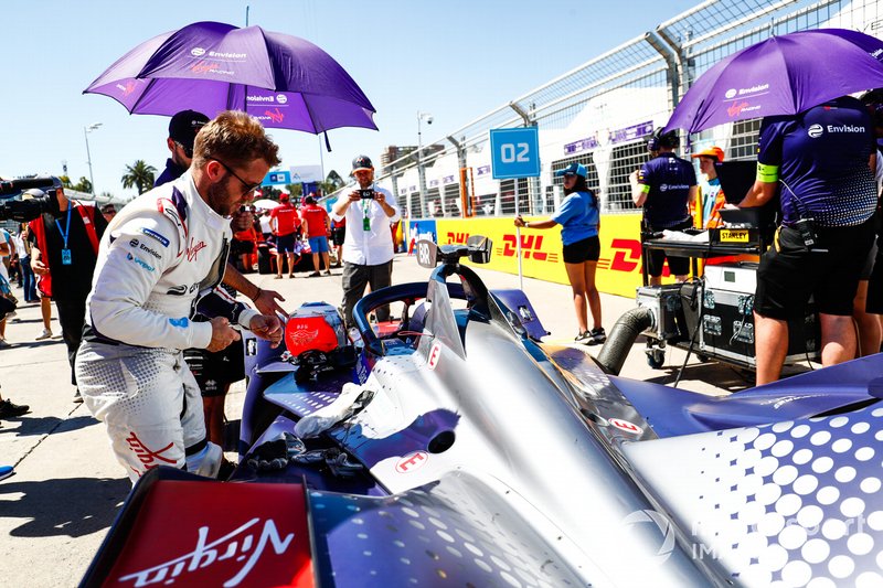 Sam Bird, Envision Virgin Racing, si prepara a salire sulla sua Audi e-tron FE05