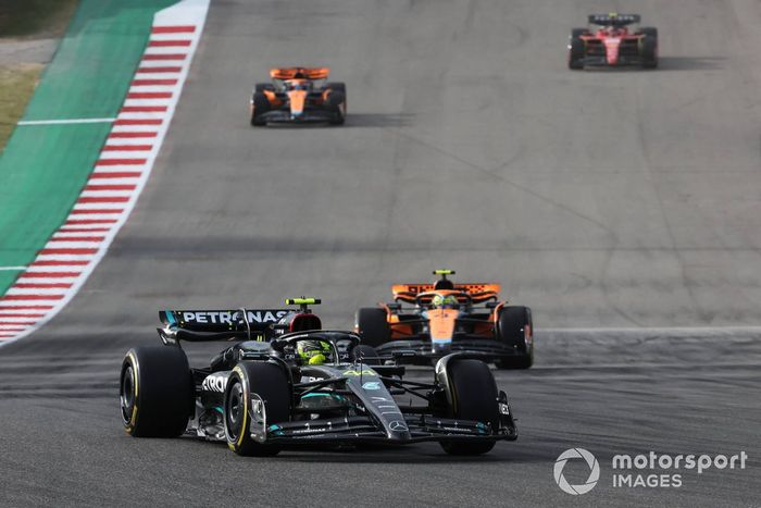 Lewis Hamilton, Mercedes F1 W14, Lando Norris, McLaren MCL60, Oscar Piastri, McLaren MCL60