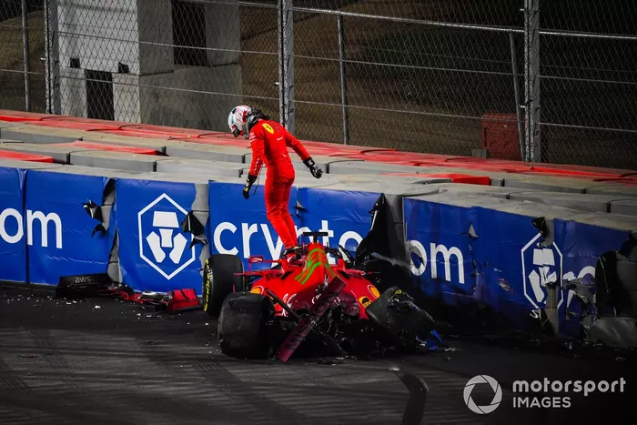 Charles Leclerc, Ferrari, choca en la FP2