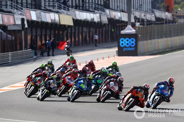 Pol Espargaró, Red Bull KTM Factory Racing, Maverick Viñales, Yamaha Factory Racing sale del pit lane