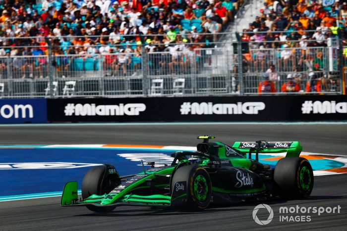 Zhou Guanyu, Stake F1 Team Kick Sauber C44 