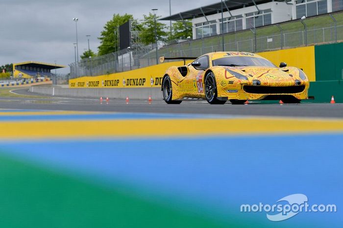 #84 JMW Motorsport Ferrari 488 GTE: Jeff Segal, Rodrigo Baptista, Wei Lu
