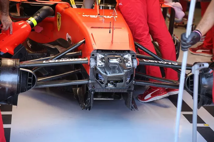 Ferrari SF90 voorzijde - oud