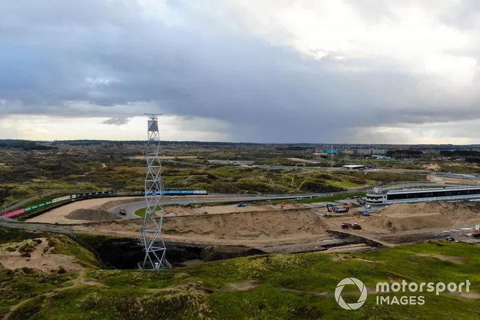 Trabajos de construcción en el autódromo de Zandvoort para el Gran Premio de Holanda