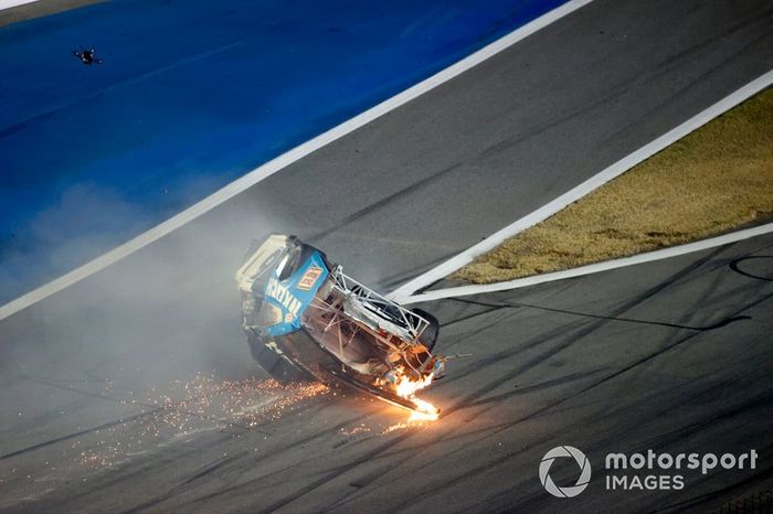 El accidente de Ryan Newman, Roush Fenway Racing, Ford Mustang Koch Industries en la última vuelta