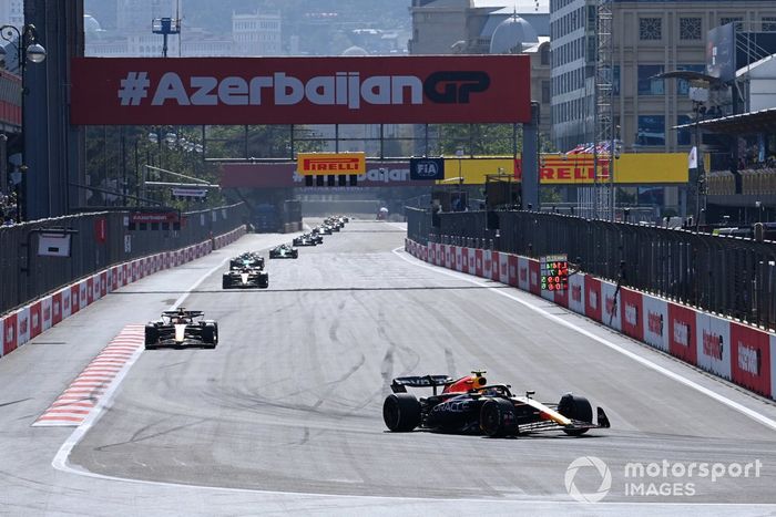 Sergio Pérez, Red Bull Racing RB19, Max Verstappen, Red Bull Racing RB19