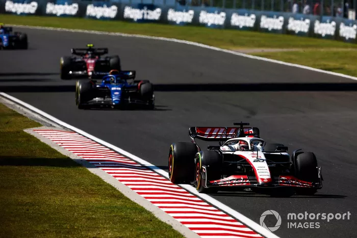 Kevin Magnussen, Haas VF-23, Alex Albon, Williams FW45, Zhou Guanyu, Alfa Romeo C43