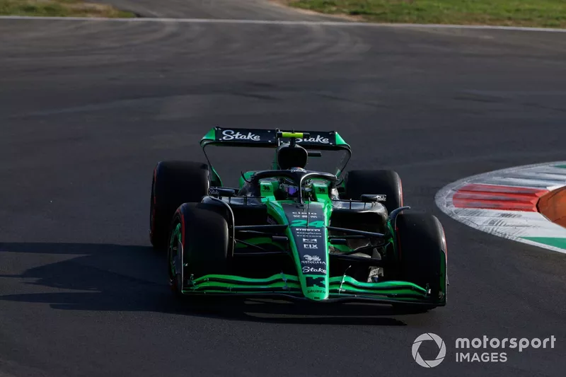 Zhou Guanyu, Stake F1 Team KICK Sauber C44