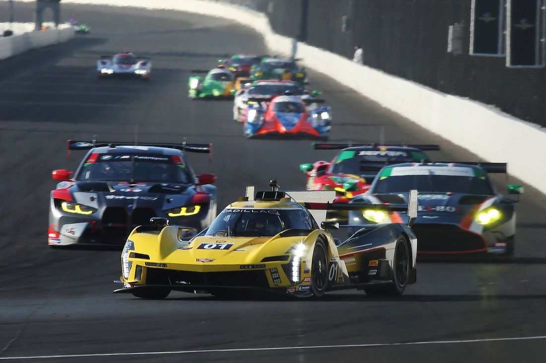 #01 Cadillac Chip Ganassi Racing Cadillac V-Series.R: Renger van der Zande, Sebastien Bourdais