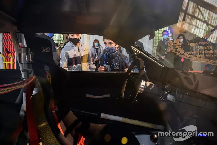 Exposición de coches de Carlos Sainz en Oviedo