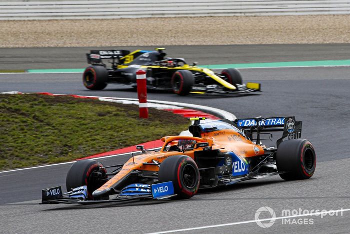 Lando Norris, McLaren MCL35, Sergio Pérez, Racing Point RP20,  Esteban Ocon, Renault F1 Team R.S.20