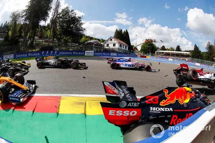 Incidente entre Verstappen e Raikkonen