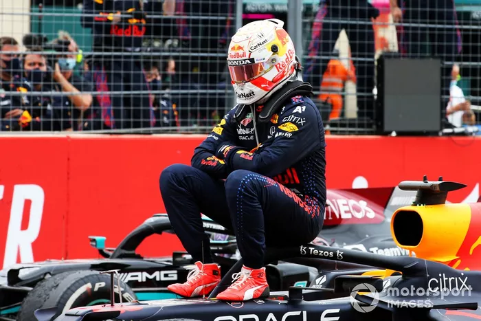 Ganador Max Verstappen, Red Bull Racing, en Parc Ferme


