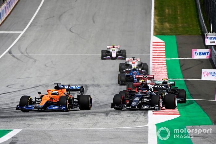 Daniel Ricciardo, McLaren MCL35M, Yuki Tsunoda, AlphaTauri AT02, Carlos Sainz Jr., Ferrari SF21, Sebastian Vettel, Aston Martin AMR21