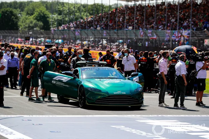 El Safety Car en la parrilla