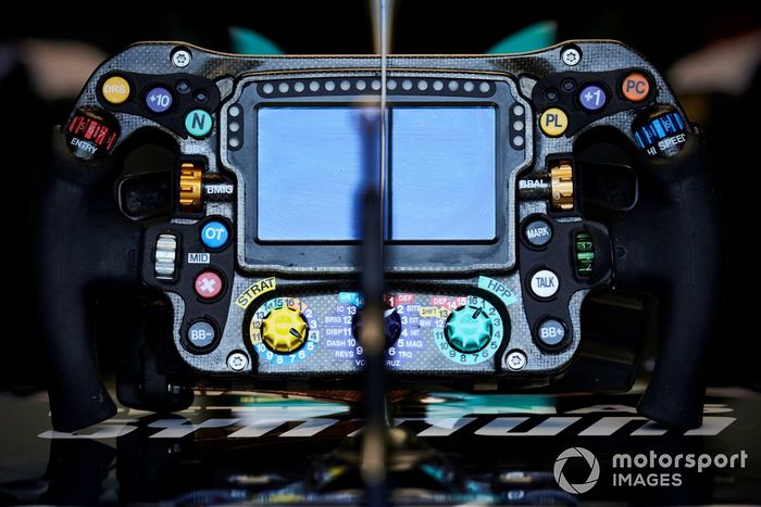 Detalle del volante del Mercedes W12